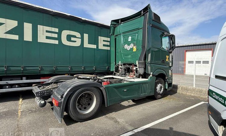 MERCEDES ACTROS 1845 – NON-ROULANT VERT FA-603-YG