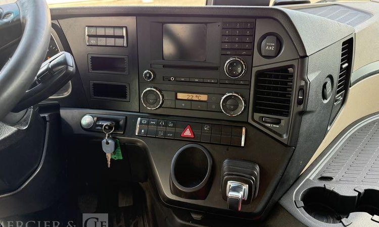 MERCEDES ACTROS 1845 – NON-ROULANT VERT FA-603-YG