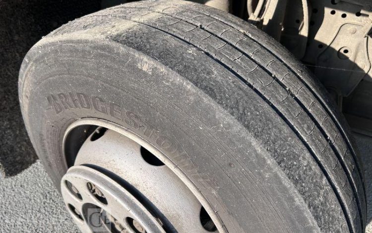 MERCEDES ATEGO 1324 CAISSE HAYON VERT FG-196-SE
