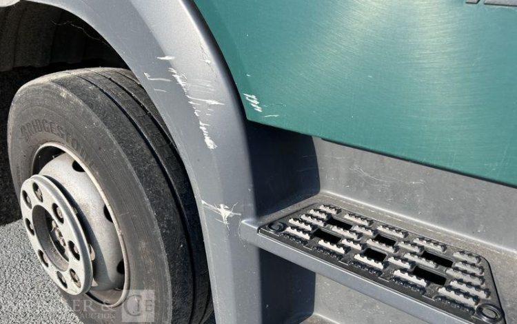 MERCEDES ATEGO 1324 CAISSE HAYON VERT FG-196-SE