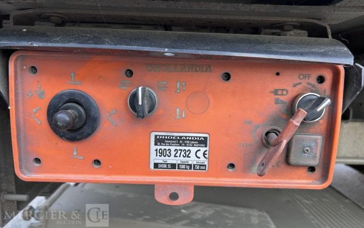 MERCEDES ATEGO 1324 CAISSE HAYON VERT FG-196-SE