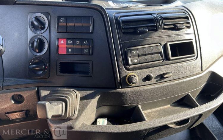 MERCEDES ATEGO 1324 CAISSE HAYON VERT FG-196-SE