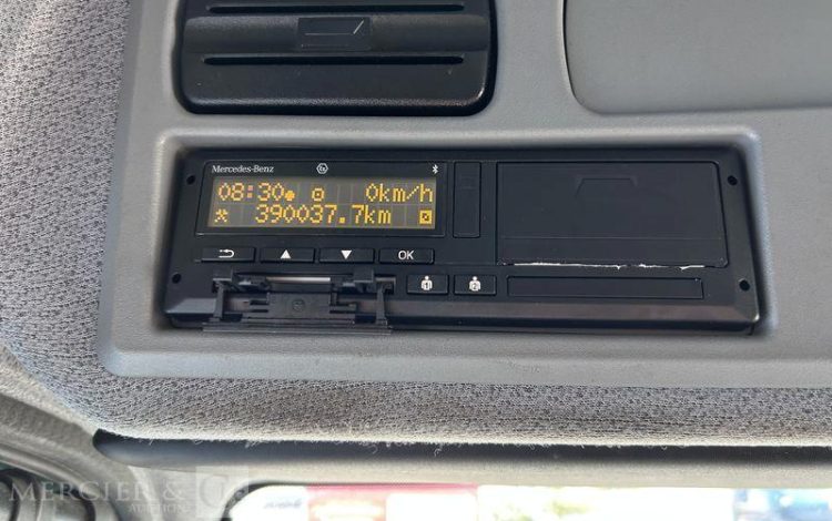 MERCEDES ATEGO 1324 CAISSE HAYON VERT FG-196-SE