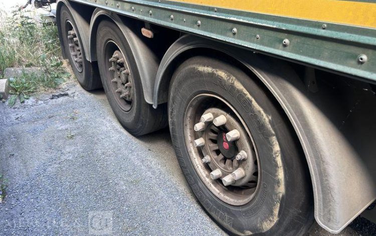 LECITRAILER SREM FOURGON 27T HAYON  3 ESSIEUX VERT FK-078-GM