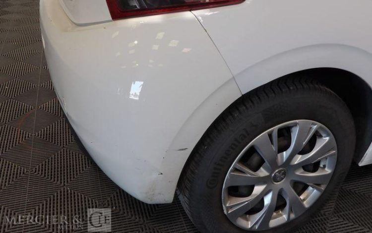 PEUGEOT 208 BLANC FN-143-TB