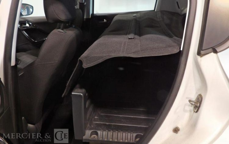 PEUGEOT 208 BLANC FN-143-TB
