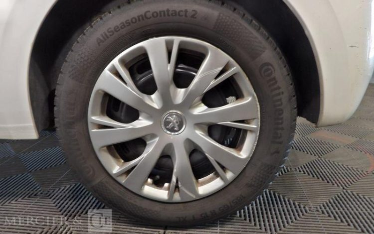 PEUGEOT 208 BLANC FN-143-TB