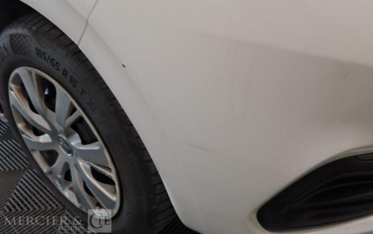 PEUGEOT 208 BLANC FN-143-TB
