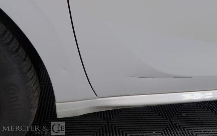 PEUGEOT 208 BLANC FN-143-TB