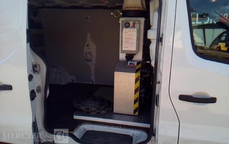 RENAULT TRAFIC NACELLE SUR VL L2H1 1200 145CH GD CONFORT 10M – 796H BLANC FZ-225-XL