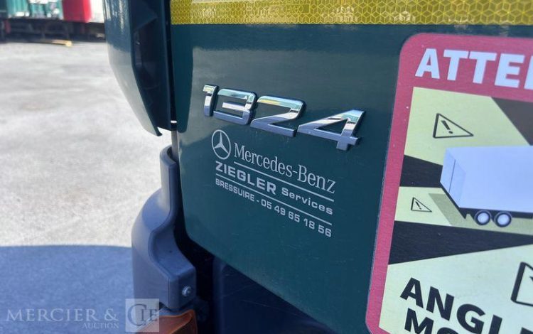 MERCEDES ATEGO 1324 CAISSE HAYON VERT FZ-446-AD