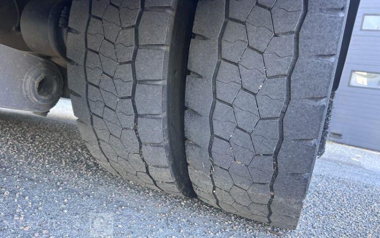 MERCEDES ATEGO 1324 CAISSE HAYON VERT FZ-446-AD