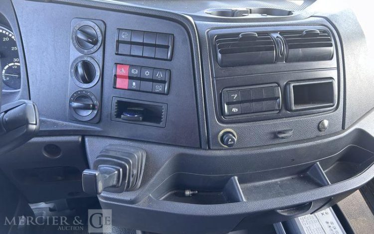 MERCEDES ATEGO 1324 CAISSE HAYON VERT FZ-446-AD
