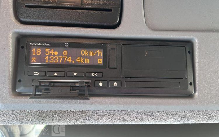 MERCEDES ATEGO 1324 CAISSE HAYON VERT FZ-446-AD