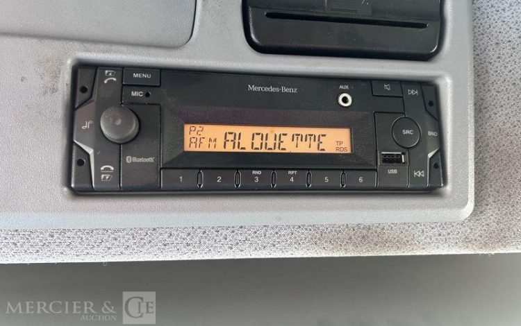 MERCEDES ATEGO 1324 CAISSE HAYON VERT FZ-446-AD