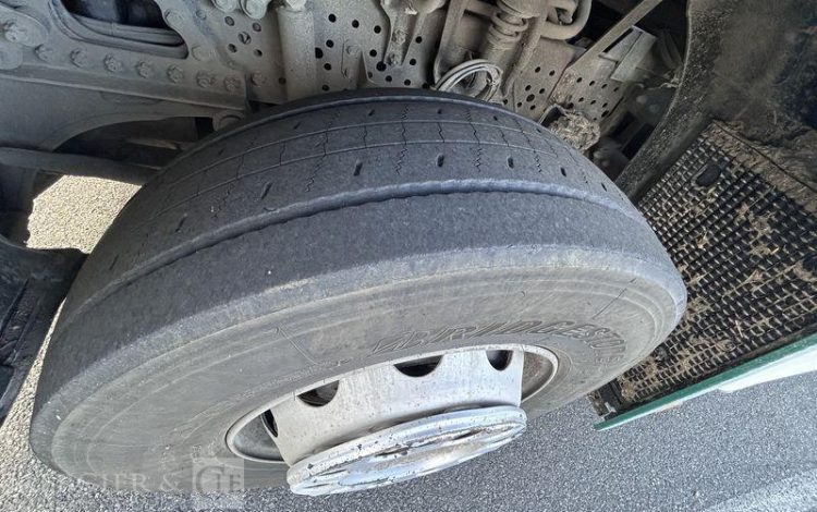 MERCEDES ACTROS 1833 CAISSE HAYON BVA VERT FZ-728-AD