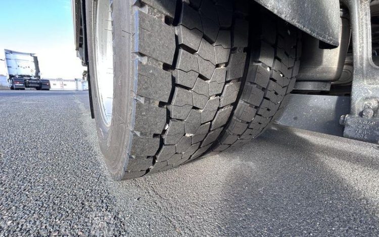 MERCEDES ACTROS 1833 CAISSE HAYON BVA VERT FZ-728-AD