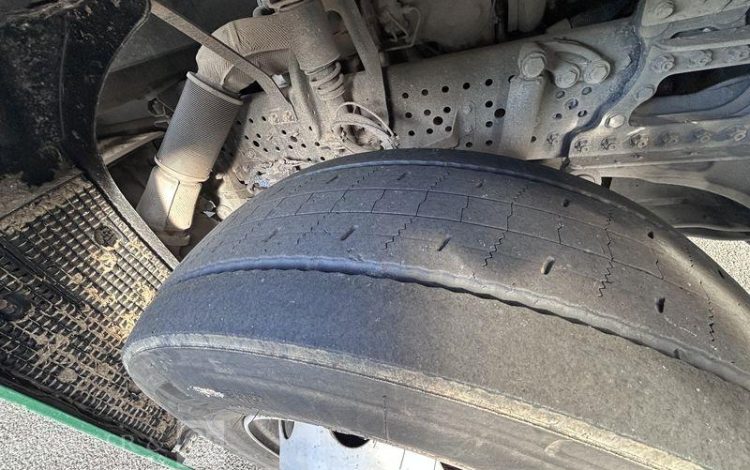 MERCEDES ACTROS 1833 CAISSE HAYON BVA VERT FZ-728-AD