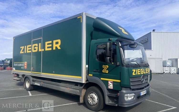 MERCEDES ATEGO 1324 CAISSE HAYON VERT FZ-836-NN