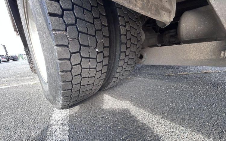 MERCEDES ATEGO 1324 CAISSE HAYON VERT FZ-836-NN