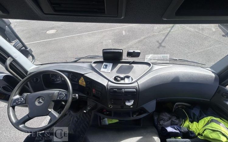 MERCEDES ATEGO 1324 CAISSE HAYON VERT FZ-836-NN