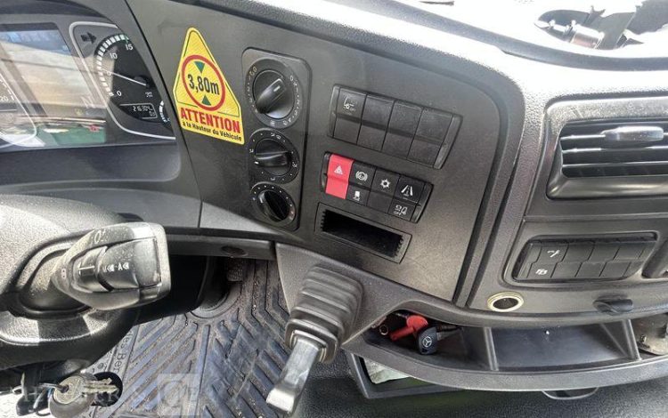 MERCEDES ATEGO 1324 CAISSE HAYON VERT FZ-836-NN