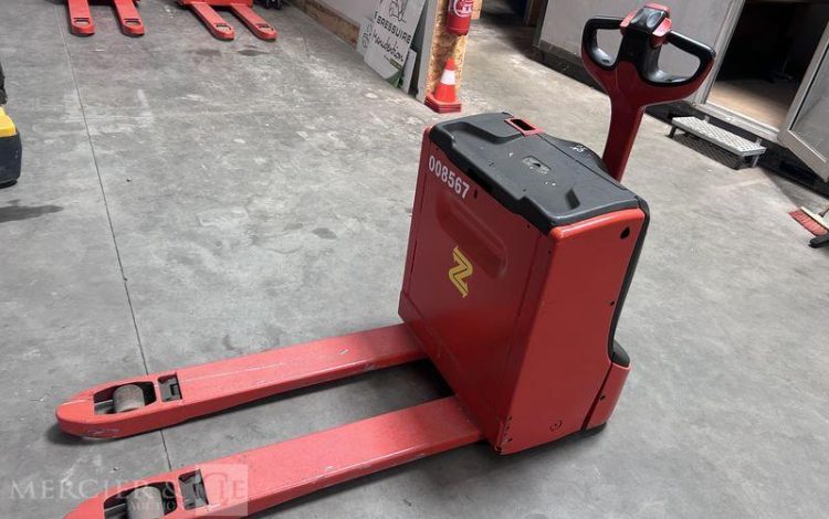FENWICK TRANSPALETTE ELECTRIQUE T61 – CAP 1T6 – AN 2016 – 3955 HEURES ROUGE G08567