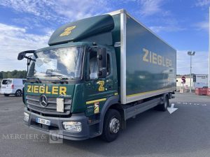 MERCEDES ATEGO 1324 CAISSE HAYON BVA VERT GE-692-JN