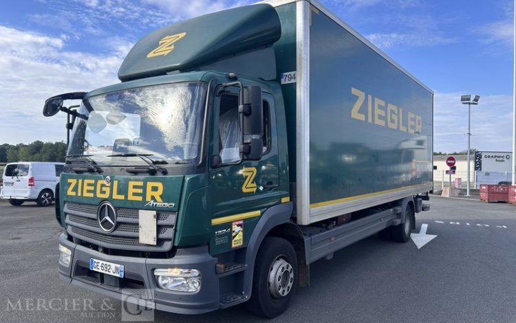 MERCEDES ATEGO 1324 CAISSE HAYON BVA VERT GE-692-JN