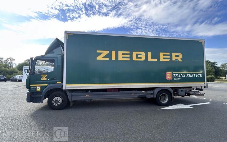 MERCEDES ATEGO 1324 CAISSE HAYON BVA VERT GE-692-JN