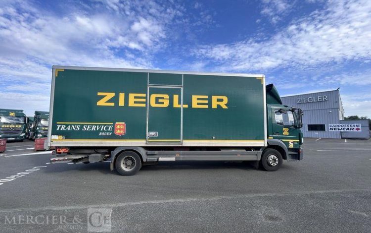 MERCEDES ATEGO 1324 CAISSE HAYON BVA VERT GE-692-JN
