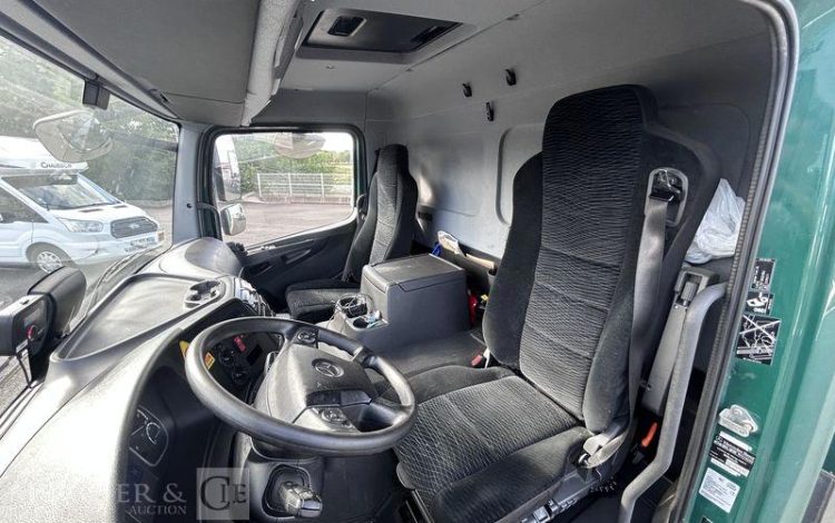 MERCEDES ATEGO 1324 CAISSE HAYON BVA VERT GE-692-JN