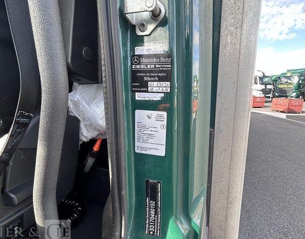 MERCEDES ATEGO 1324 CAISSE HAYON BVA VERT GE-692-JN