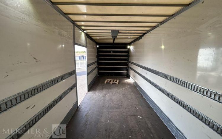 MERCEDES ATEGO 1324 CAISSE HAYON BVA VERT GE-692-JN