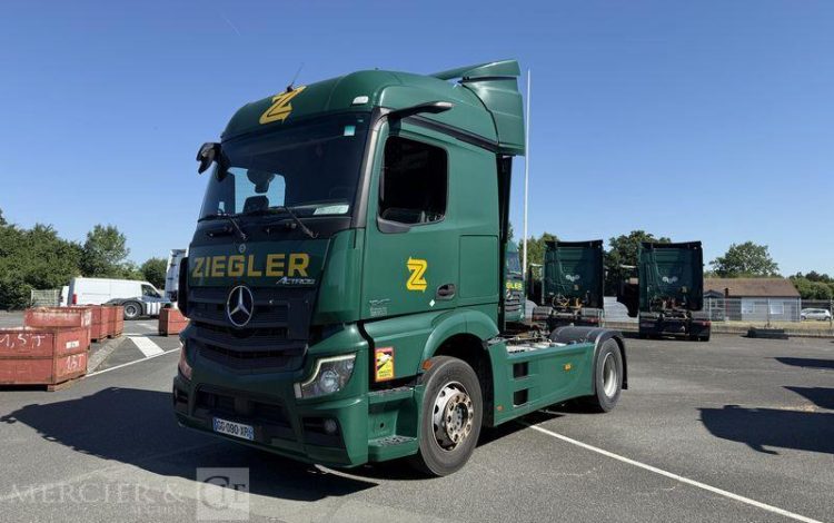 MERCEDES ACTROS 1845  PAV MERCEDES FINANCIAL SERVICES VERT GG-090-XR