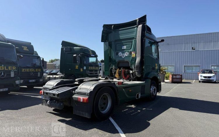MERCEDES ACTROS 1845  PAV MERCEDES FINANCIAL SERVICES VERT GG-090-XR