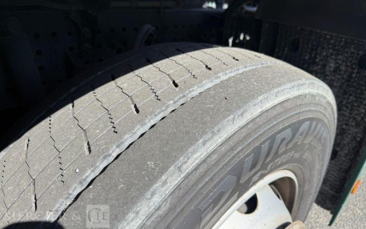 MERCEDES ACTROS 1845  PAV MERCEDES FINANCIAL SERVICES VERT GG-090-XR
