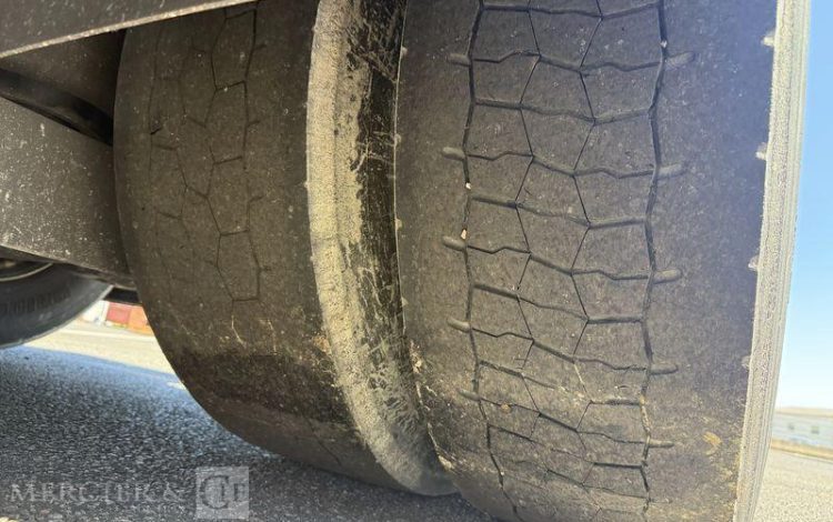 MERCEDES ACTROS 1845  PAV MERCEDES FINANCIAL SERVICES VERT GG-090-XR