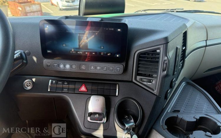 MERCEDES ACTROS 1845  PAV MERCEDES FINANCIAL SERVICES VERT GG-090-XR