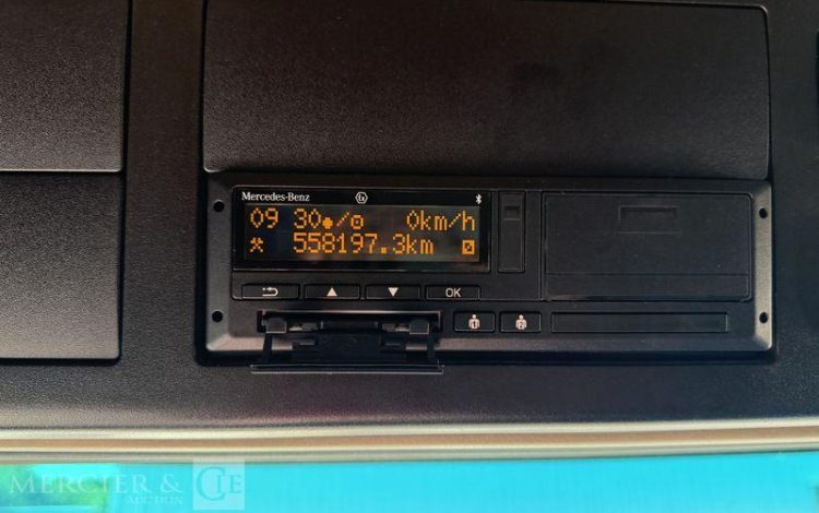 MERCEDES ACTROS 1845  PAV MERCEDES FINANCIAL SERVICES VERT GG-090-XR