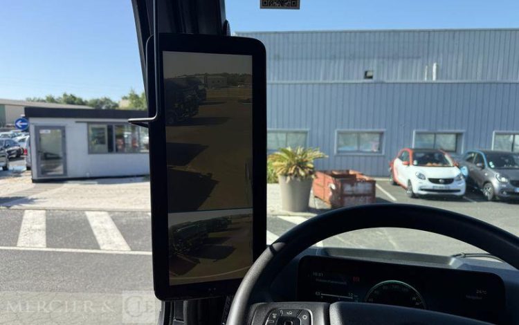 MERCEDES ACTROS 1845  PAV MERCEDES FINANCIAL SERVICES VERT GG-090-XR