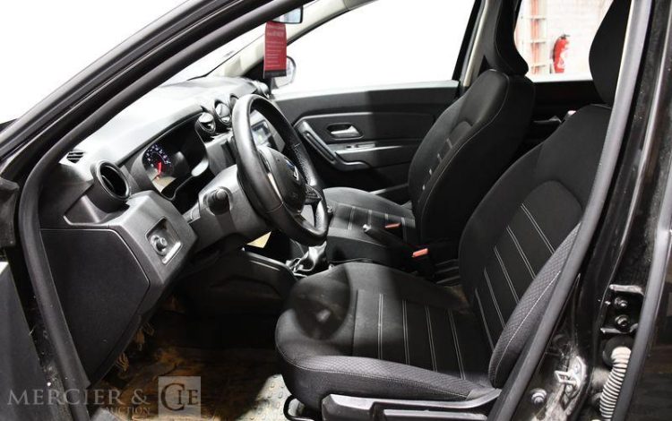 DACIA DUSTER 1.5 BLUEDCI 115ch CONFORT 4X4 NOIR GK-275-QT