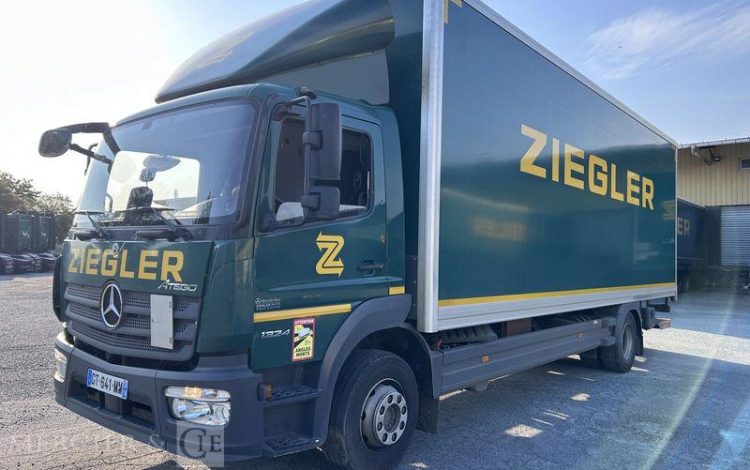 MERCEDES ATEGO 1324 CAISSE HAYON VERT GT-641-MM