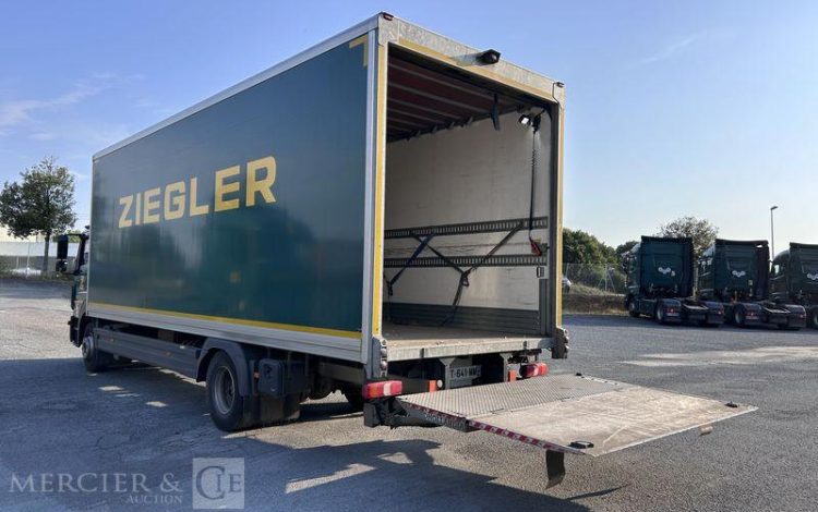 MERCEDES ATEGO 1324 CAISSE HAYON VERT GT-641-MM