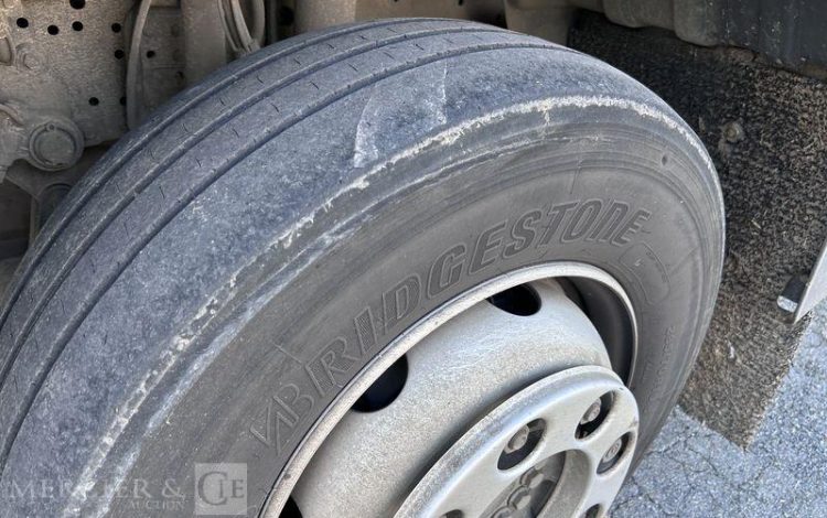 MERCEDES ATEGO 1324 CAISSE HAYON VERT GT-641-MM