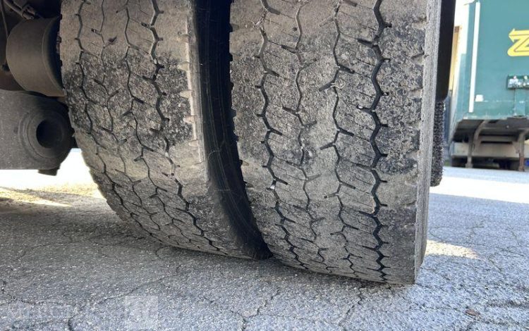 MERCEDES ATEGO 1324 CAISSE HAYON VERT GT-641-MM