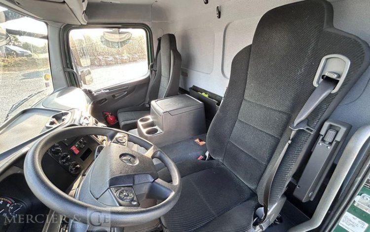 MERCEDES ATEGO 1324 CAISSE HAYON VERT GT-641-MM