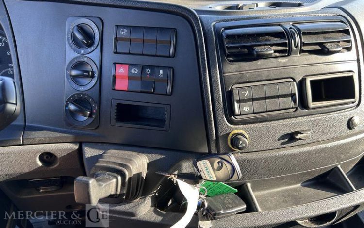 MERCEDES ATEGO 1324 CAISSE HAYON VERT GT-641-MM