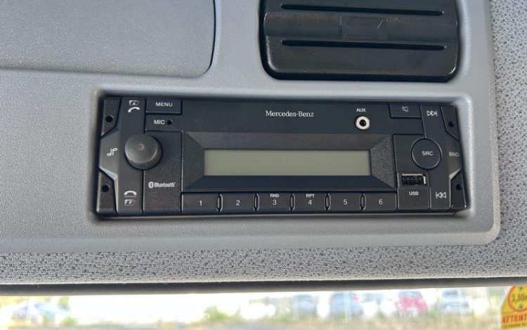 MERCEDES ATEGO 1324 CAISSE HAYON VERT GT-641-MM