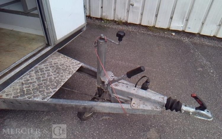 BW TRAILERS FOOD TRUCK 2 ESSIEUX PTAC 1T5 NOIR GV-096-BH